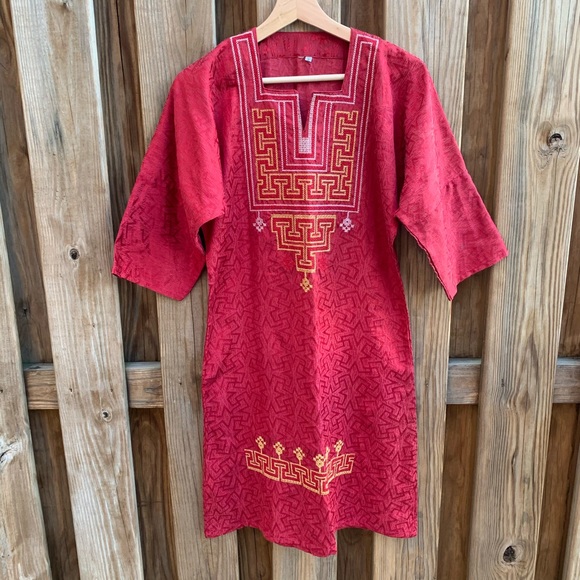 Silky Red Embroidered Caftan - Picture 2 of 8